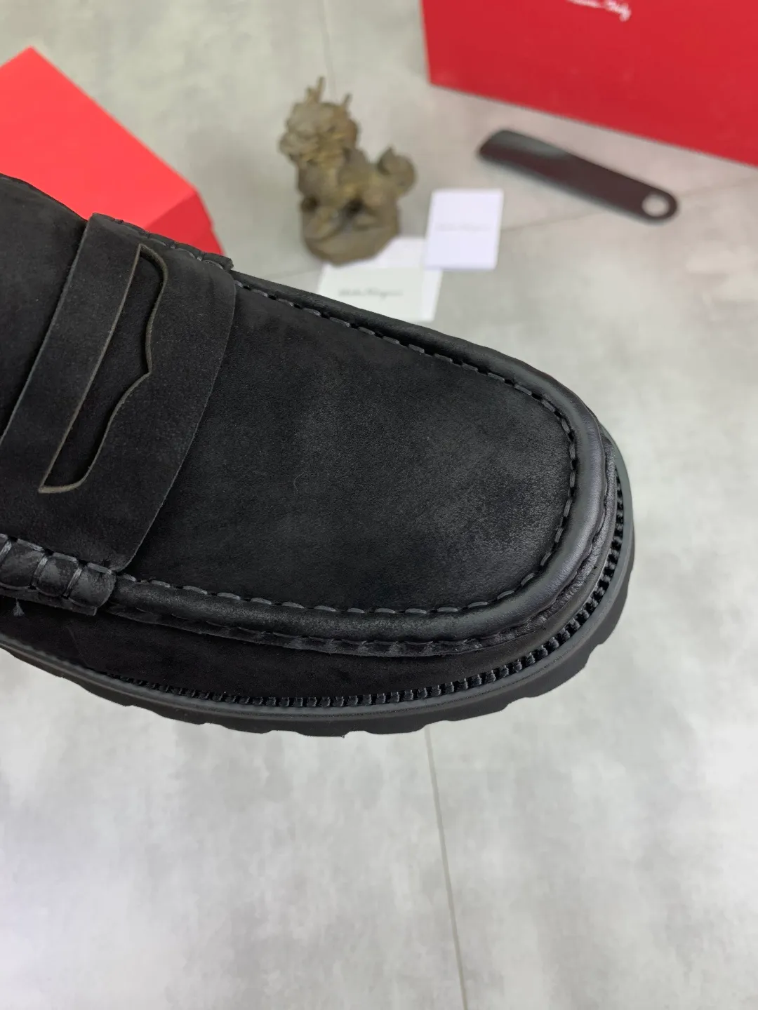 Men's shoes 💰P500 New model [Ferragamo/Ferragamo] Latest model Original imported calfskin, imported pigskin lining + original luxury metal buckle + original rubber outsole Soft and comfortable Size number: 38-44